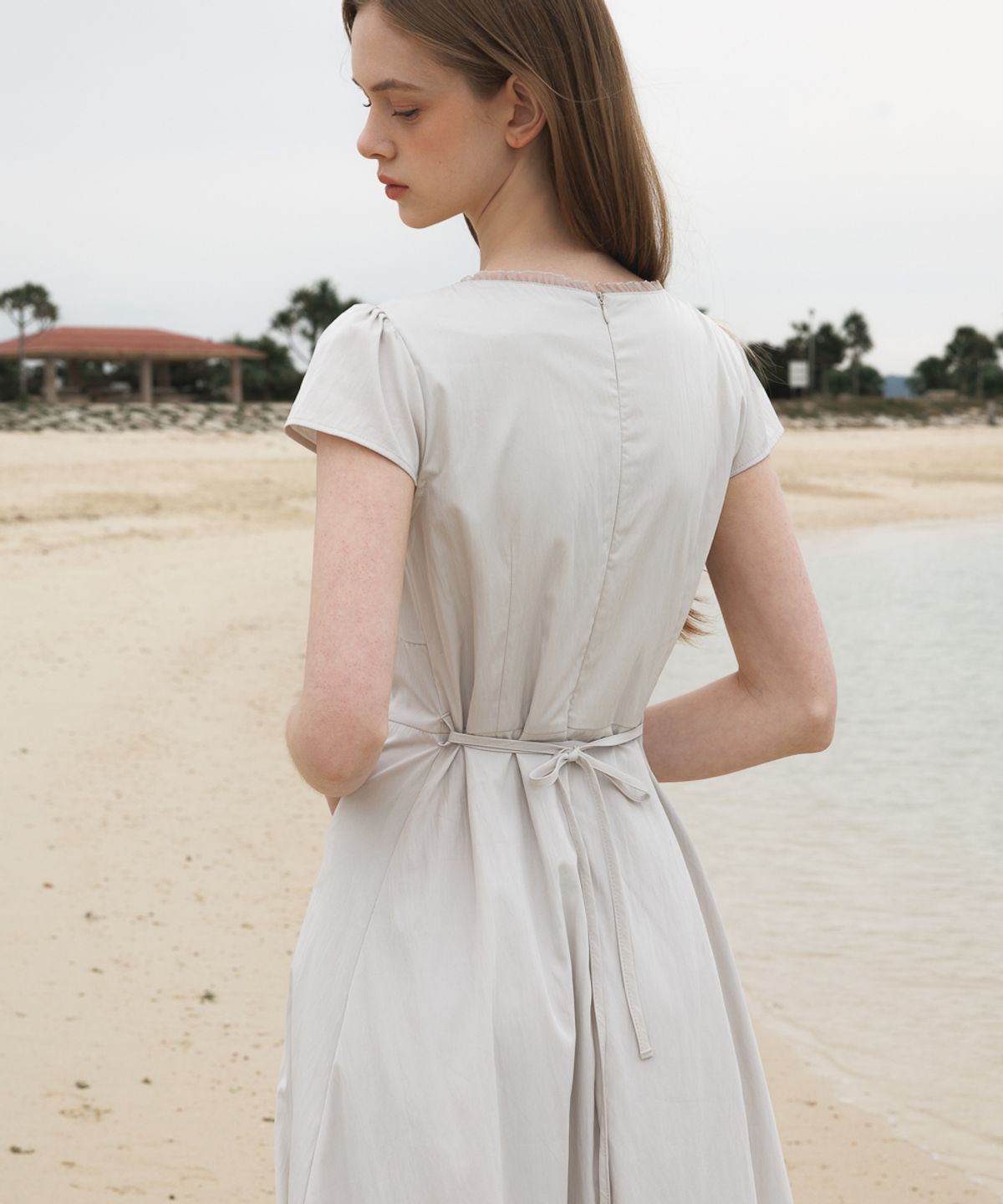 드헤베(DEHEVE) V-Neck Flare Dress [Ash Beige]
