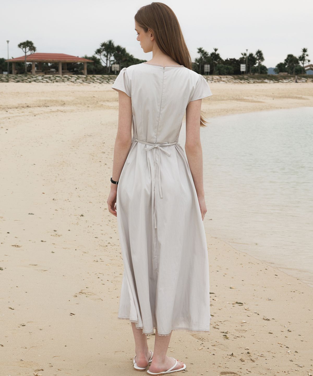드헤베(DEHEVE) V-Neck Flare Dress [Ash Beige]