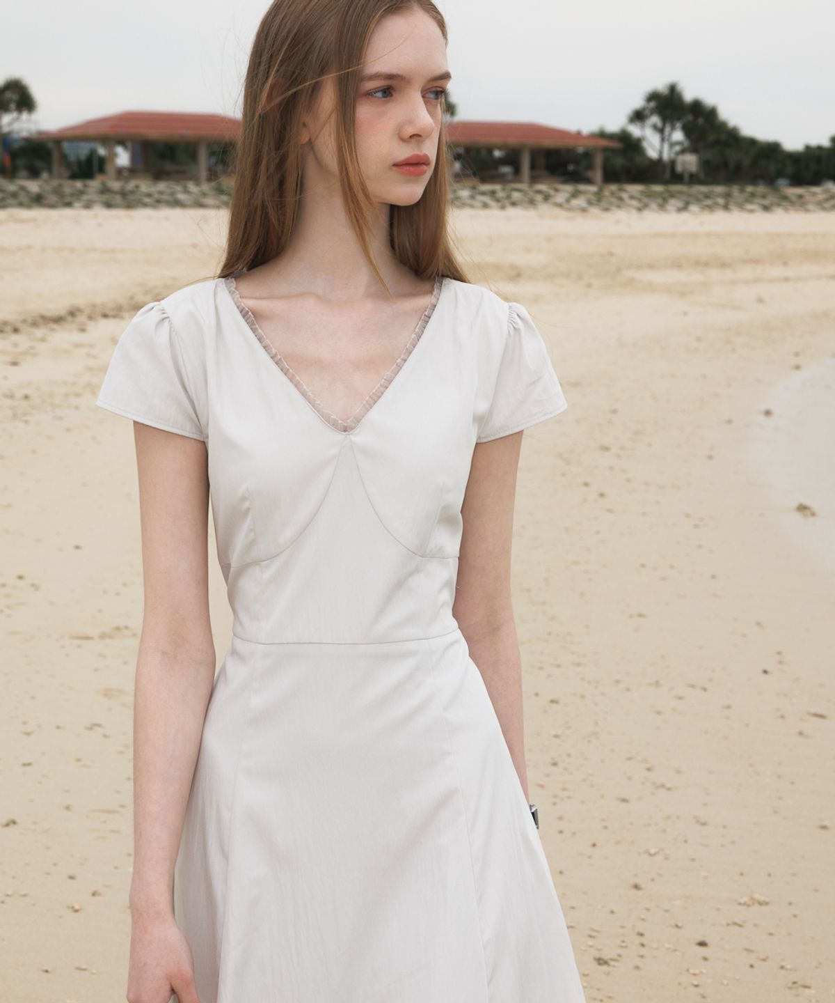 드헤베(DEHEVE) V-Neck Flare Dress [Ash Beige]
