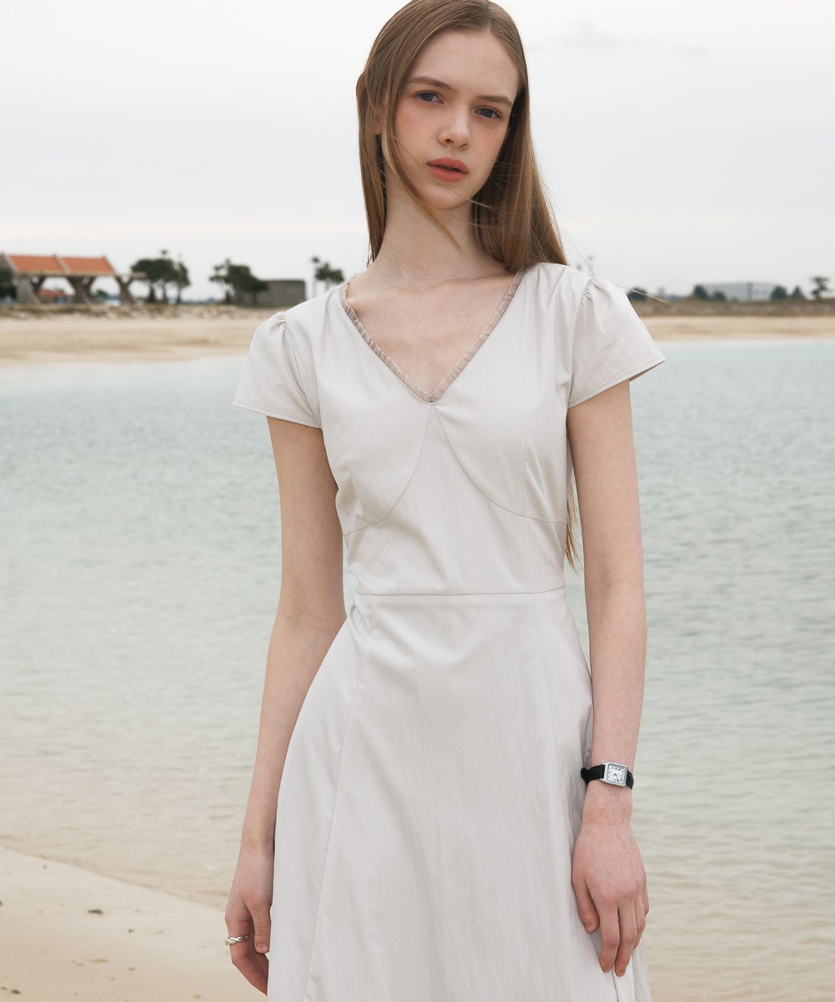 드헤베(DEHEVE) V-Neck Flare Dress [Ash Beige]