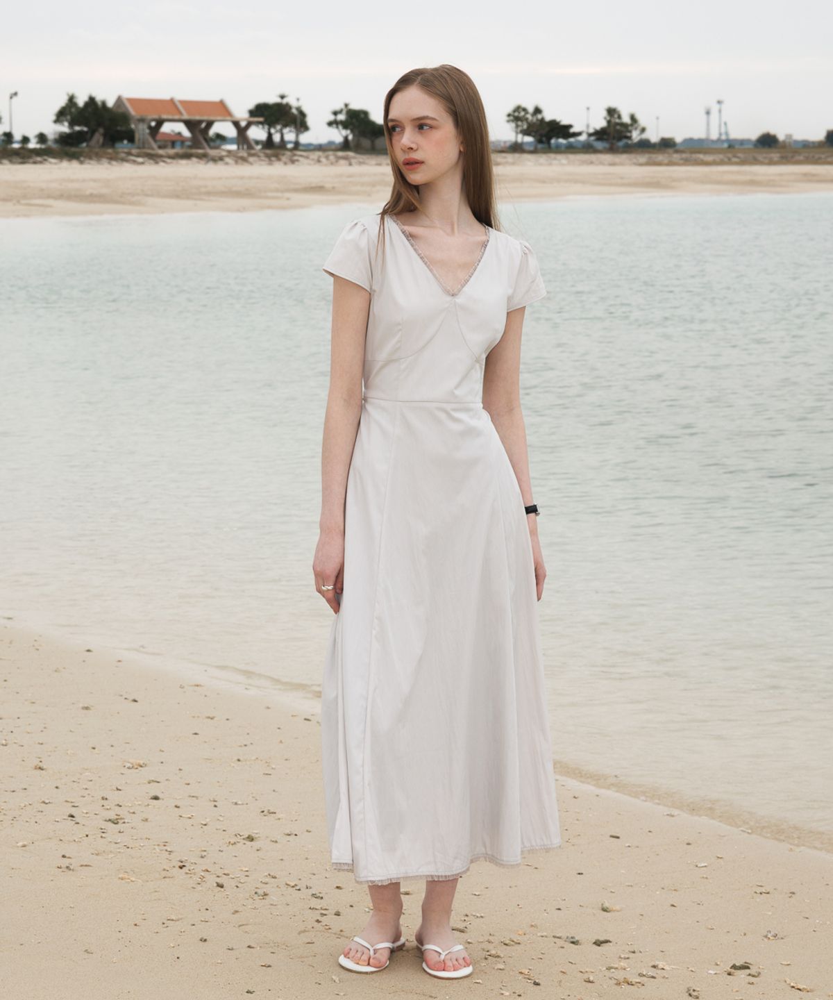 드헤베(DEHEVE) V-Neck Flare Dress [Ash Beige]