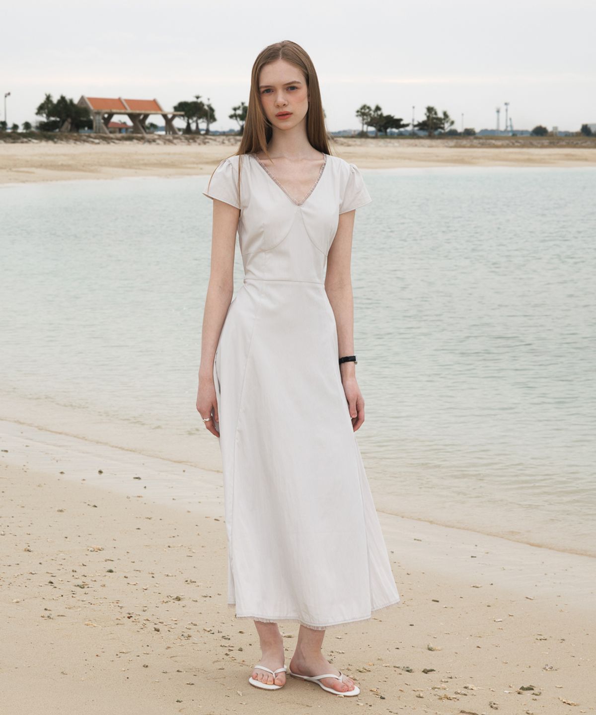 드헤베(DEHEVE) V-Neck Flare Dress [Ash Beige]
