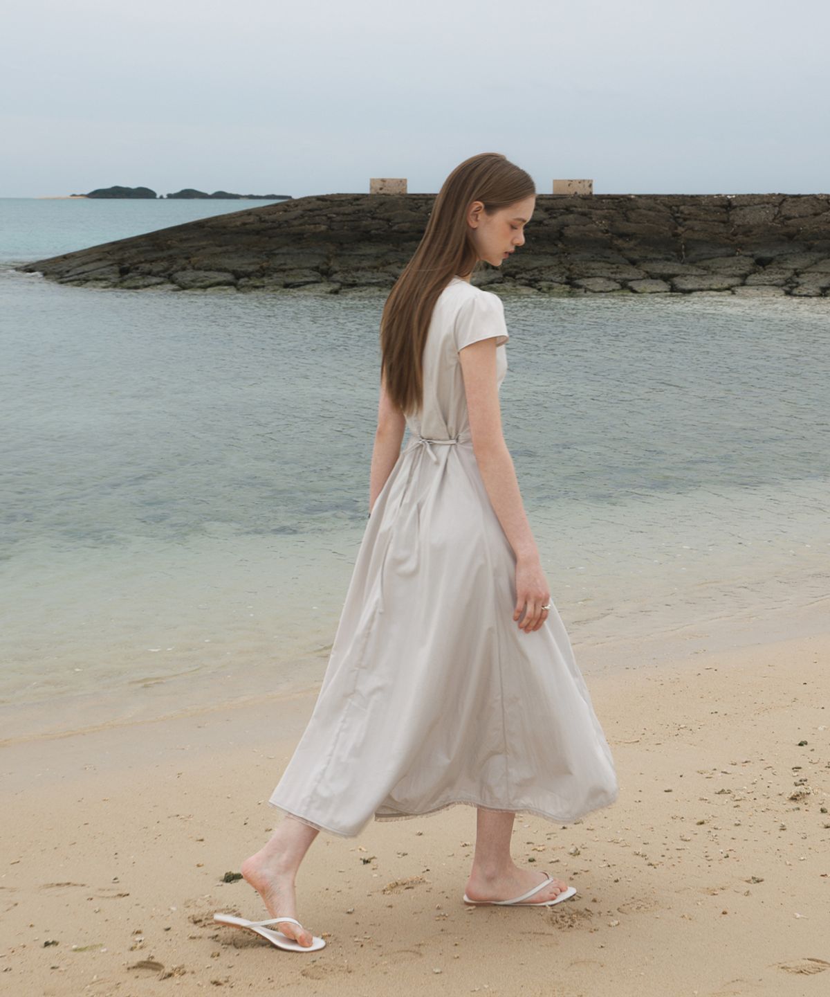 드헤베(DEHEVE) V-Neck Flare Dress [Ash Beige]