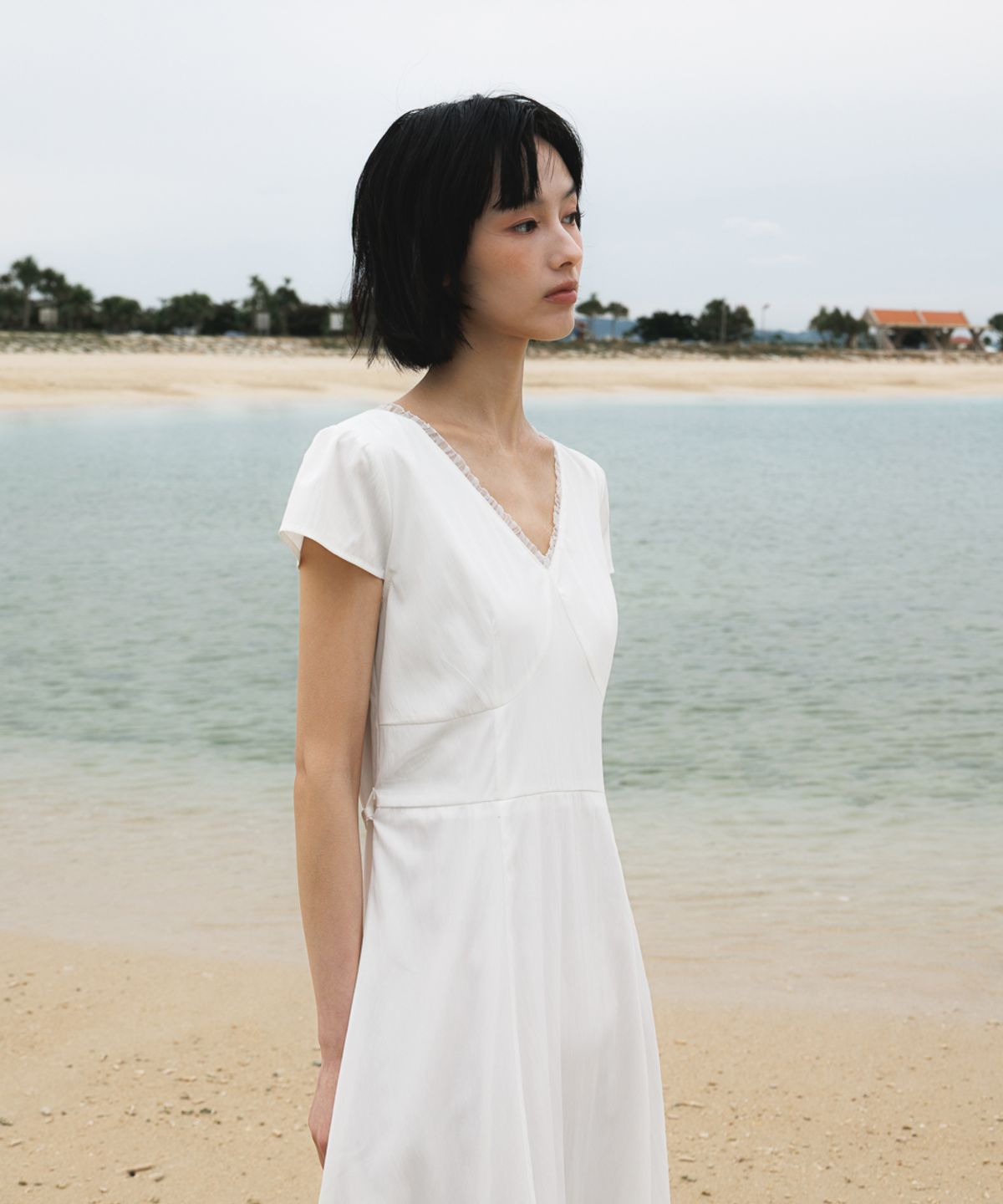 드헤베(DEHEVE) V-Neck Flare Dress [Ivory]