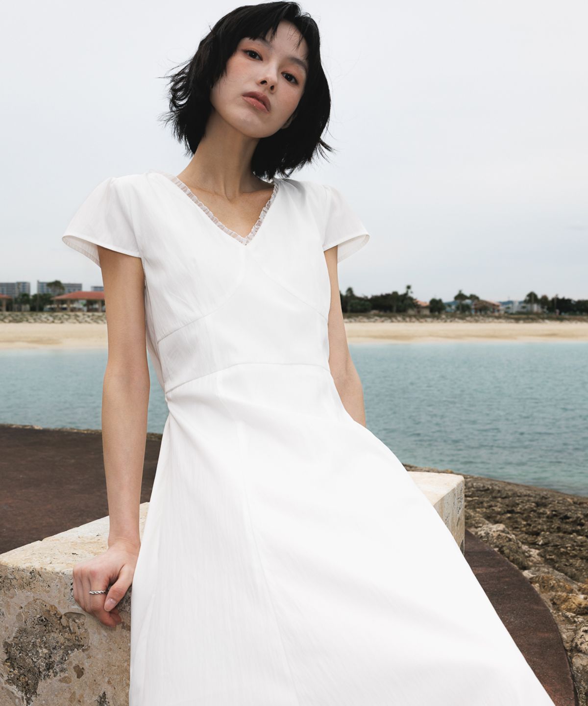 드헤베(DEHEVE) V-Neck Flare Dress [Ivory]