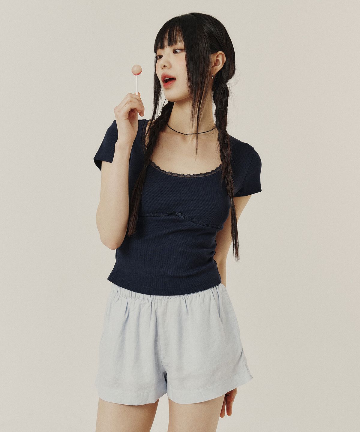 꾸아페(QUAFE) LACE U-NECK SLIM T-SHIRT_navy