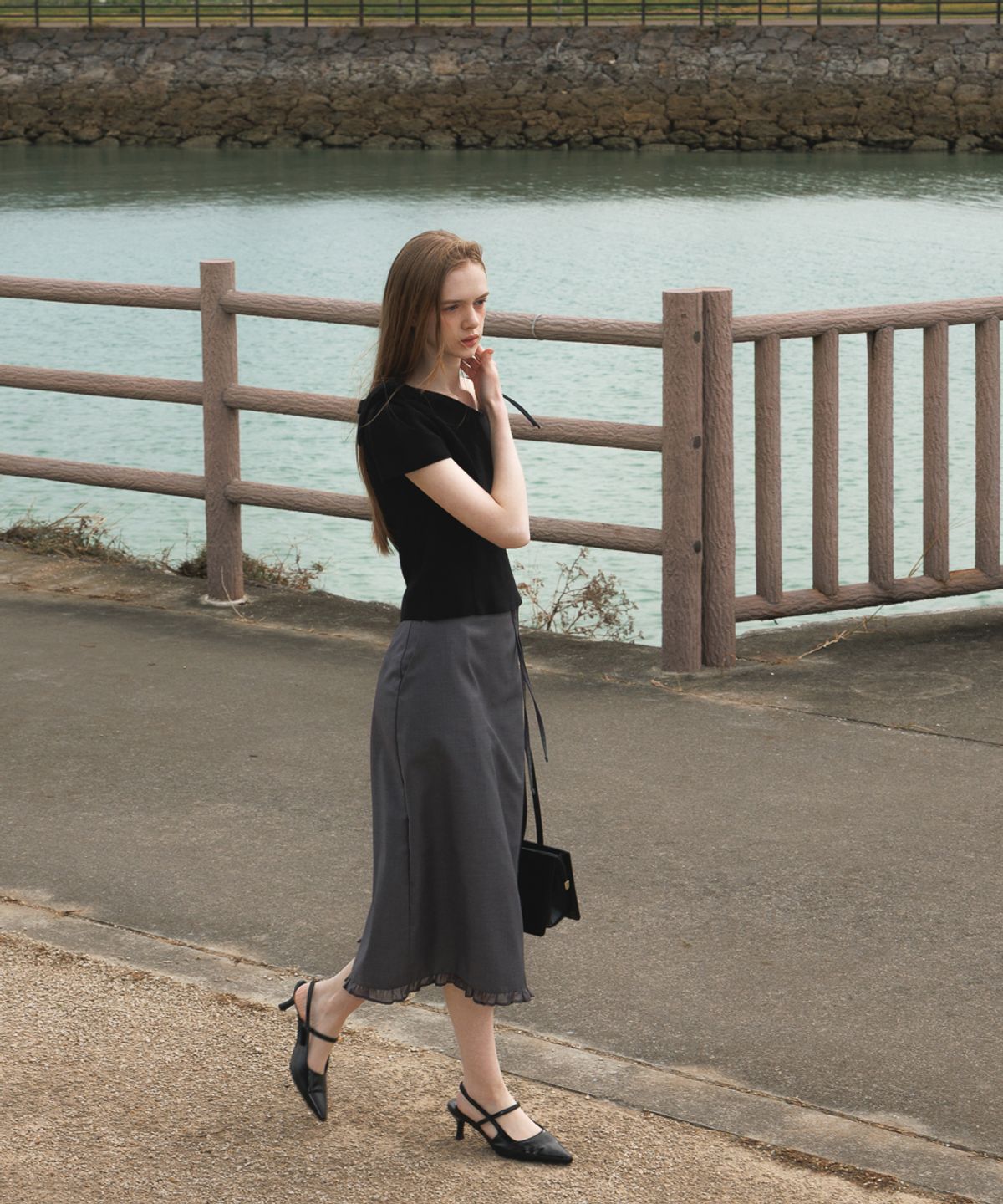 드헤베(DEHEVE) Boat Neck Ribbon Knit [Black]