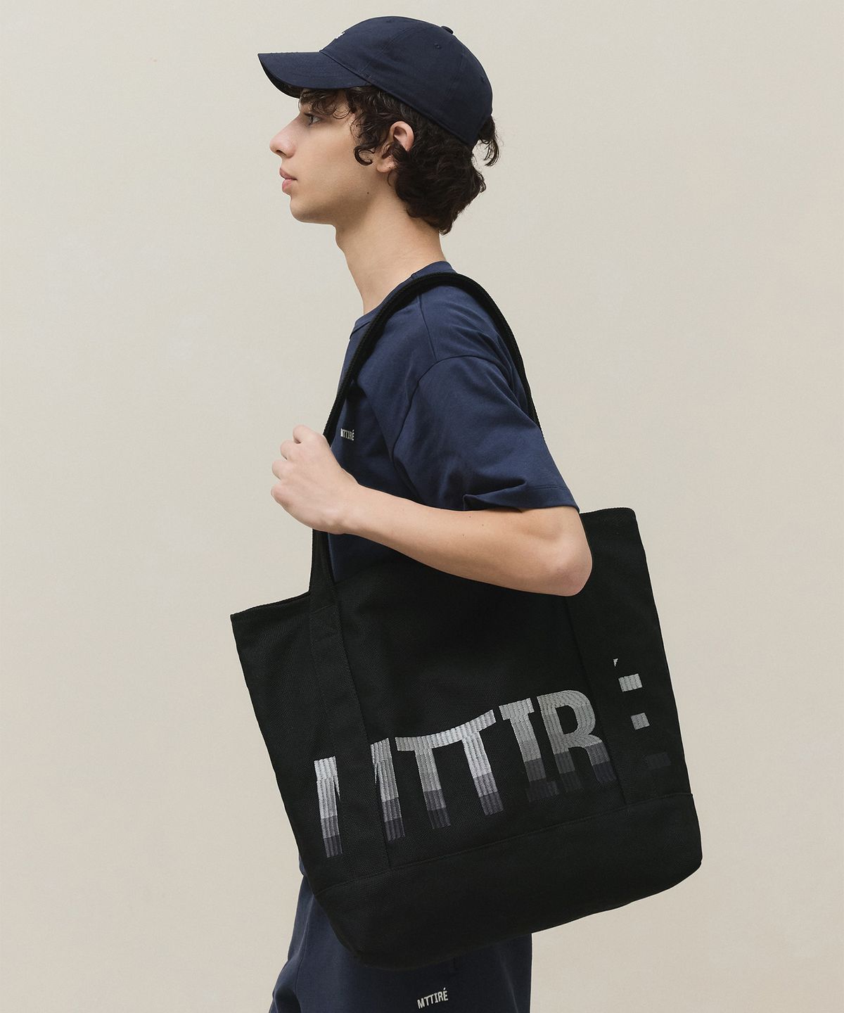 마티레(MTTIRÉ) Stichi Logo Tote Bag / Black