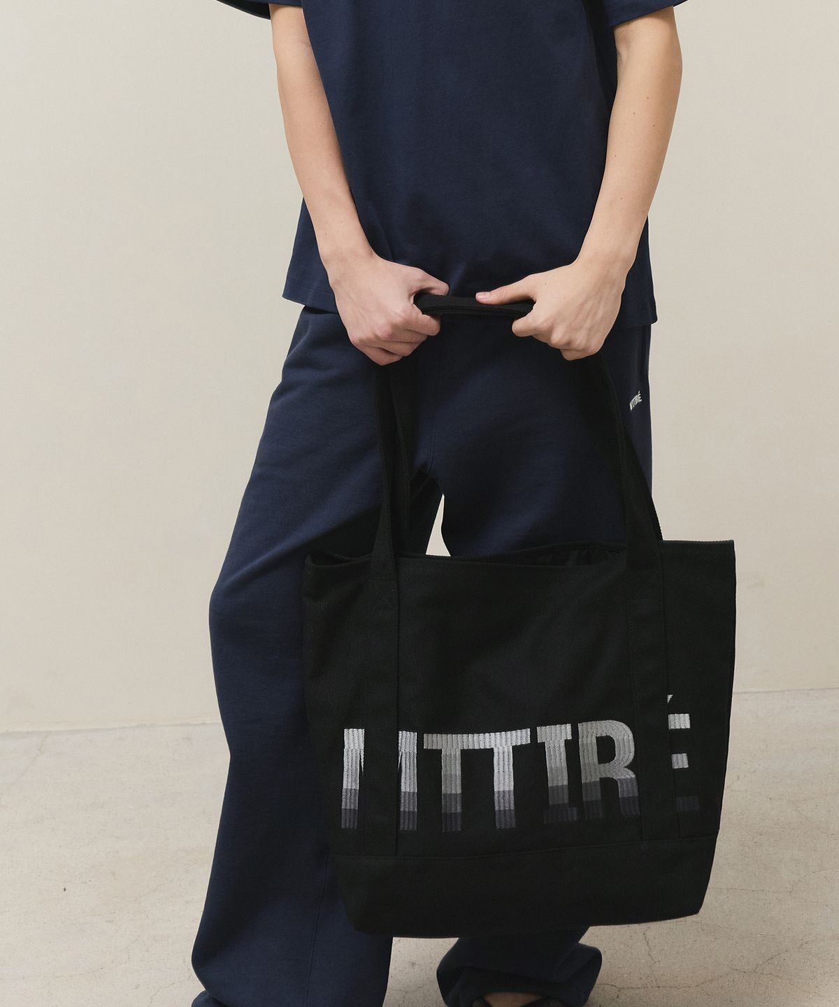 마티레(MTTIRÉ) Stichi Logo Tote Bag / Black