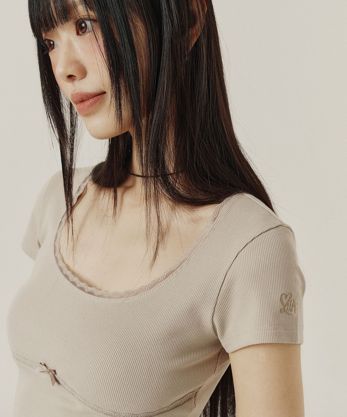 꾸아페(QUAFE) LACE U-NECK SLIM T-SHIRT_light beige