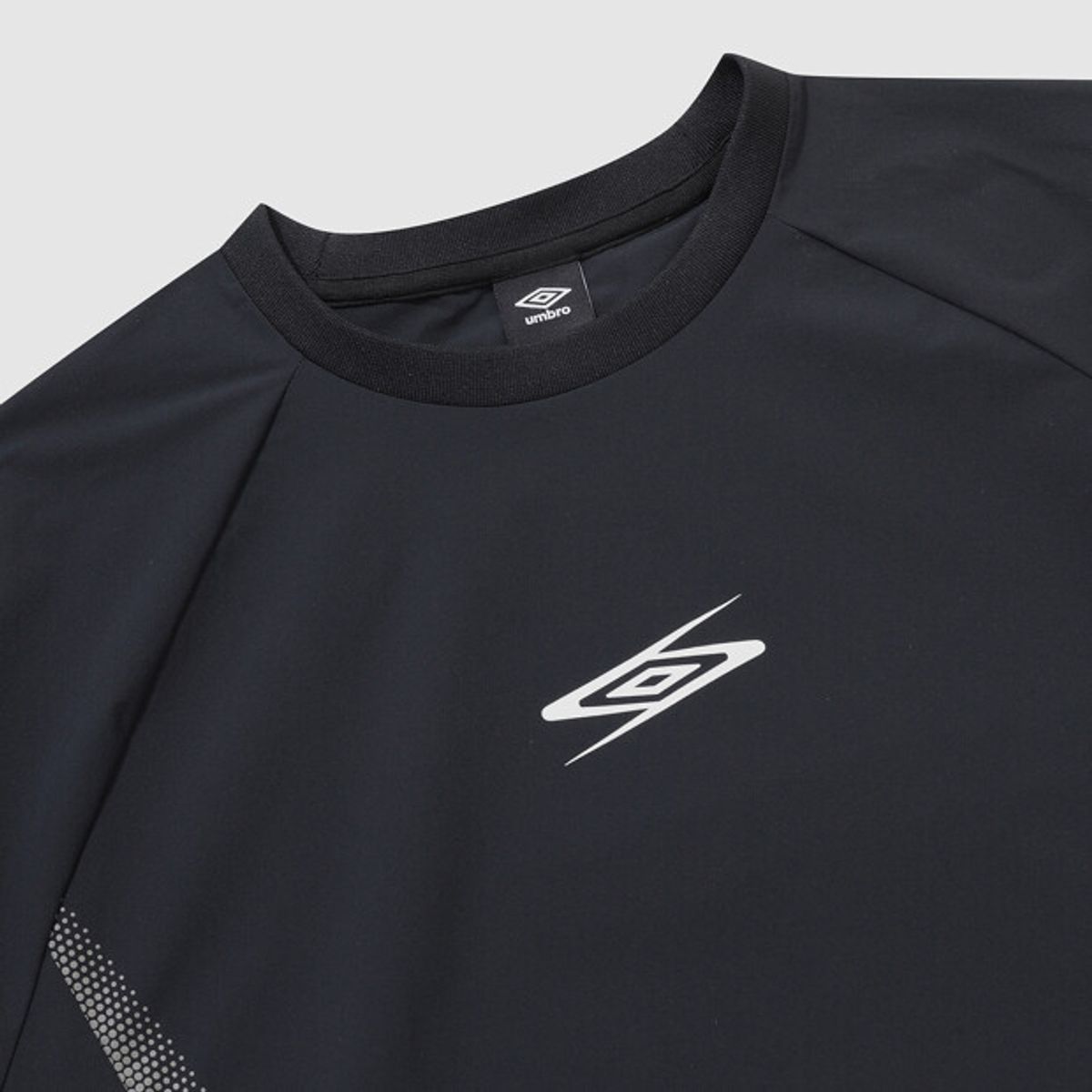 엄브로(UMBRO) [COOLING] 슬로우킥 냉감 반팔 피스테 블랙 UR221SWT53