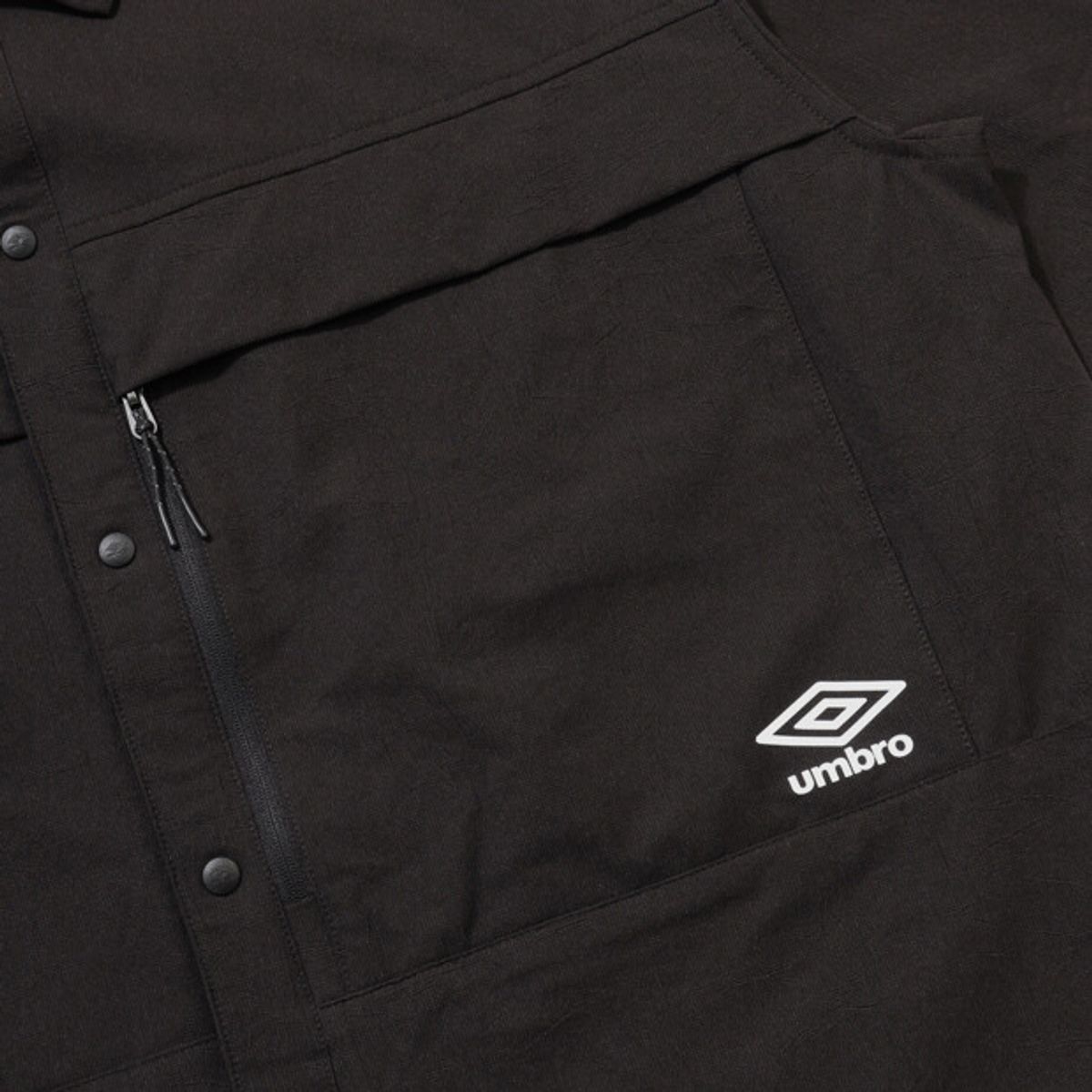 엄브로(UMBRO) 에어그리드 반팔 셔츠 차콜 UR211CJK42