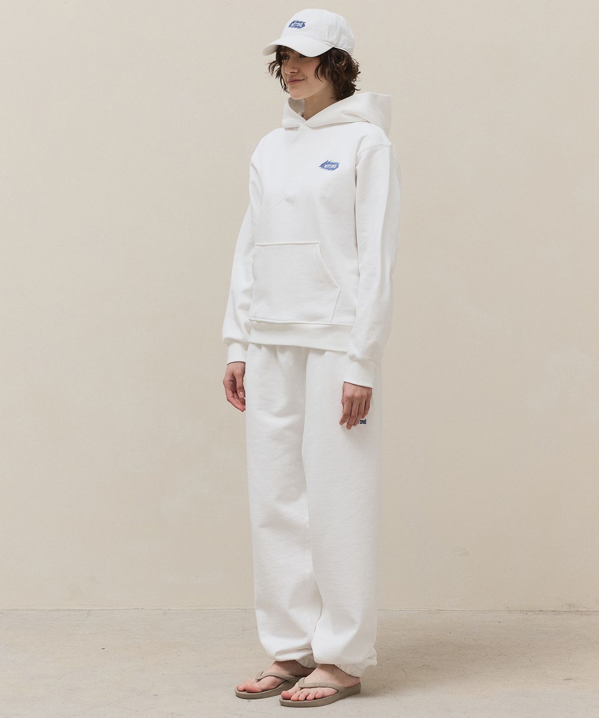 마티레(MTTIRÉ) Basic Jogger Sweatpants / White