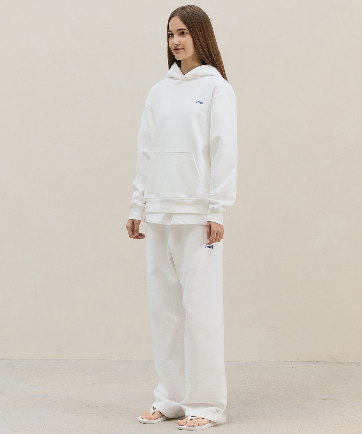 마티레(MTTIRÉ) Basic Straight Sweatpants / White