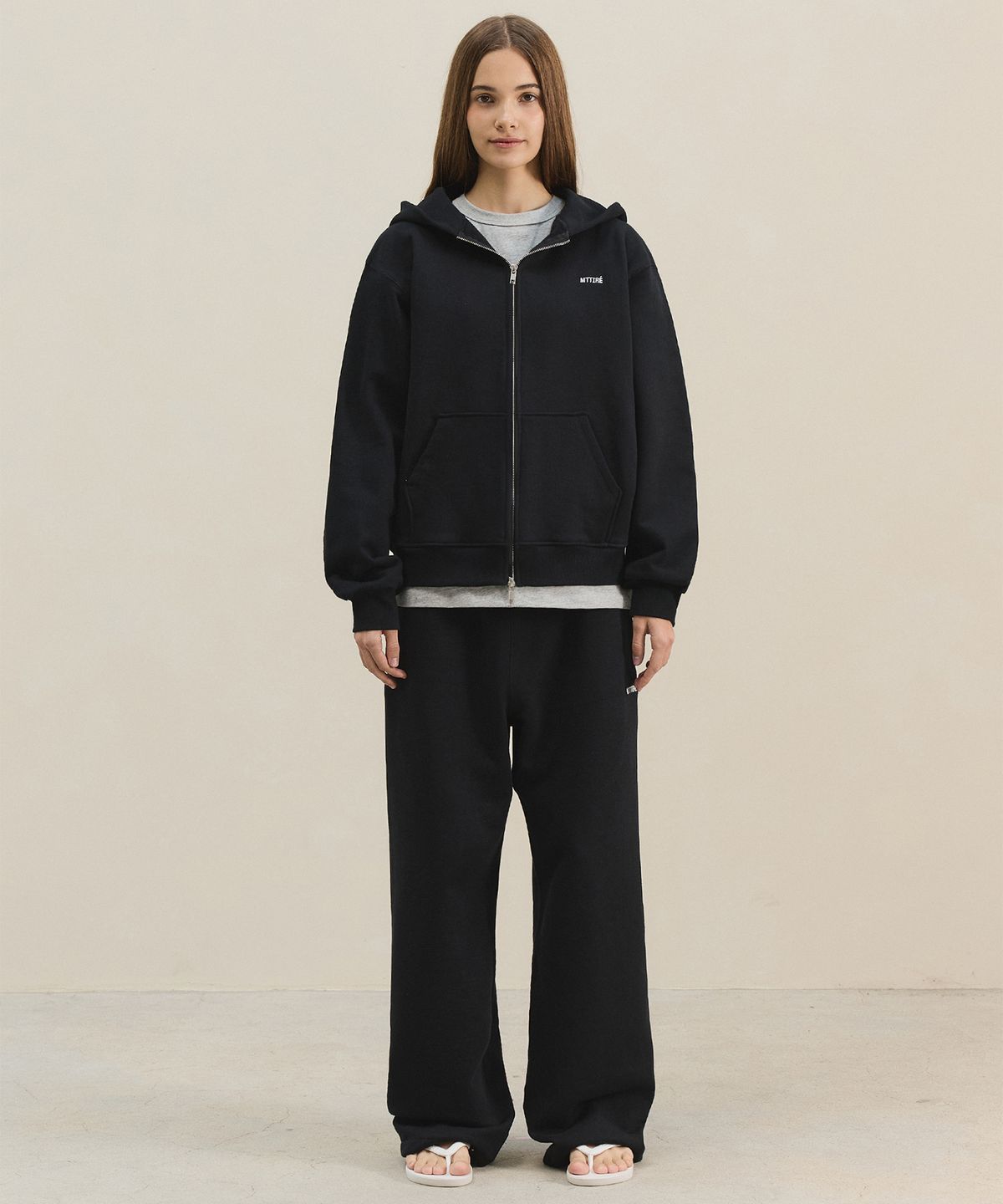 마티레(MTTIRÉ) Basic Straight Sweatpants / Black