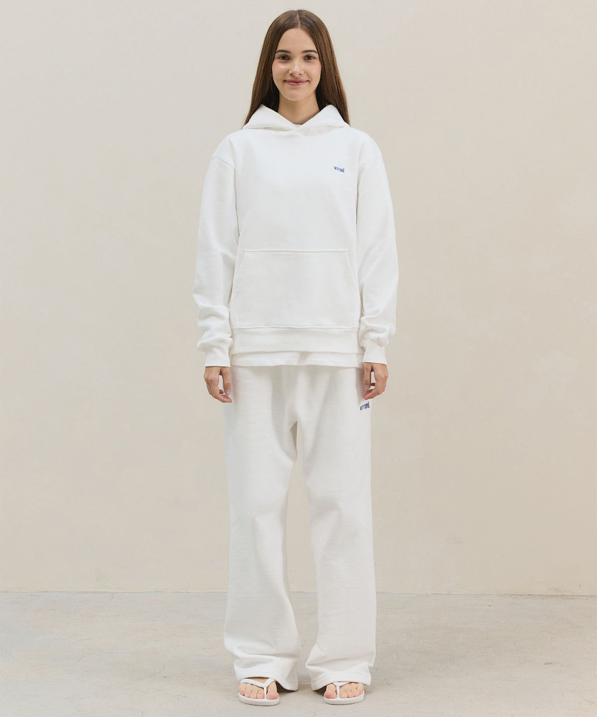 마티레(MTTIRÉ) Basic Logo Hoodie / White