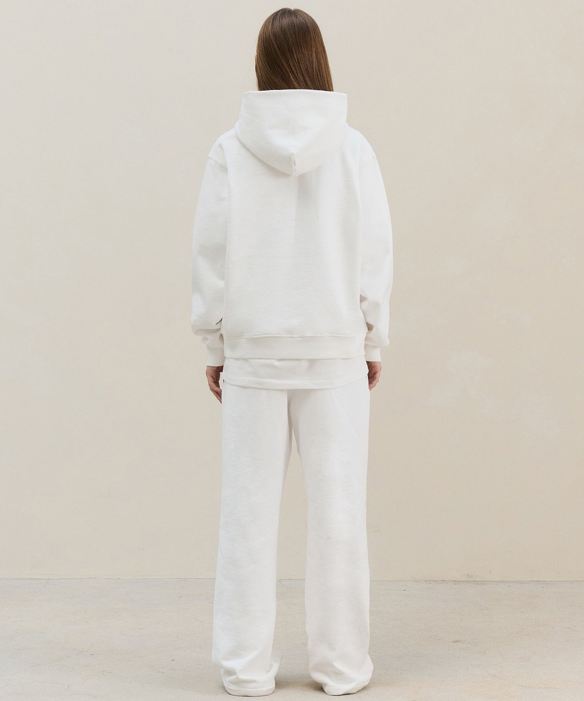 마티레(MTTIRÉ) Basic Logo Hoodie / White