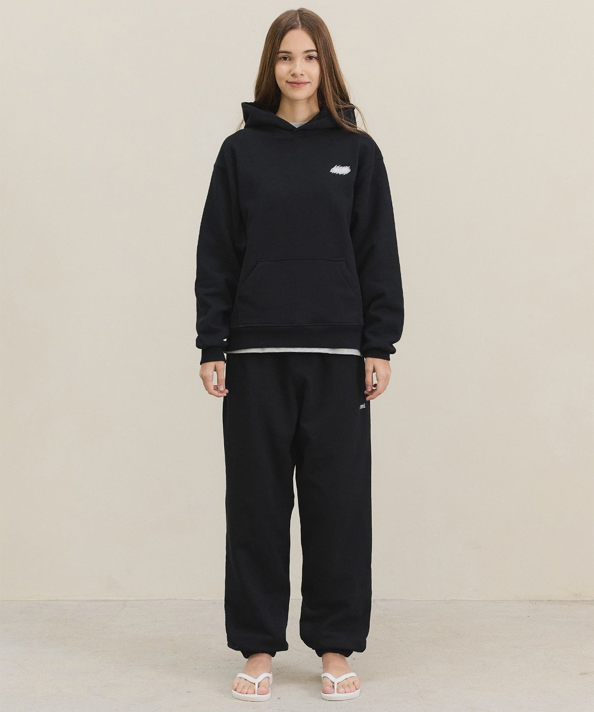 마티레(MTTIRÉ) Stichi Logo Hoodie / Black
