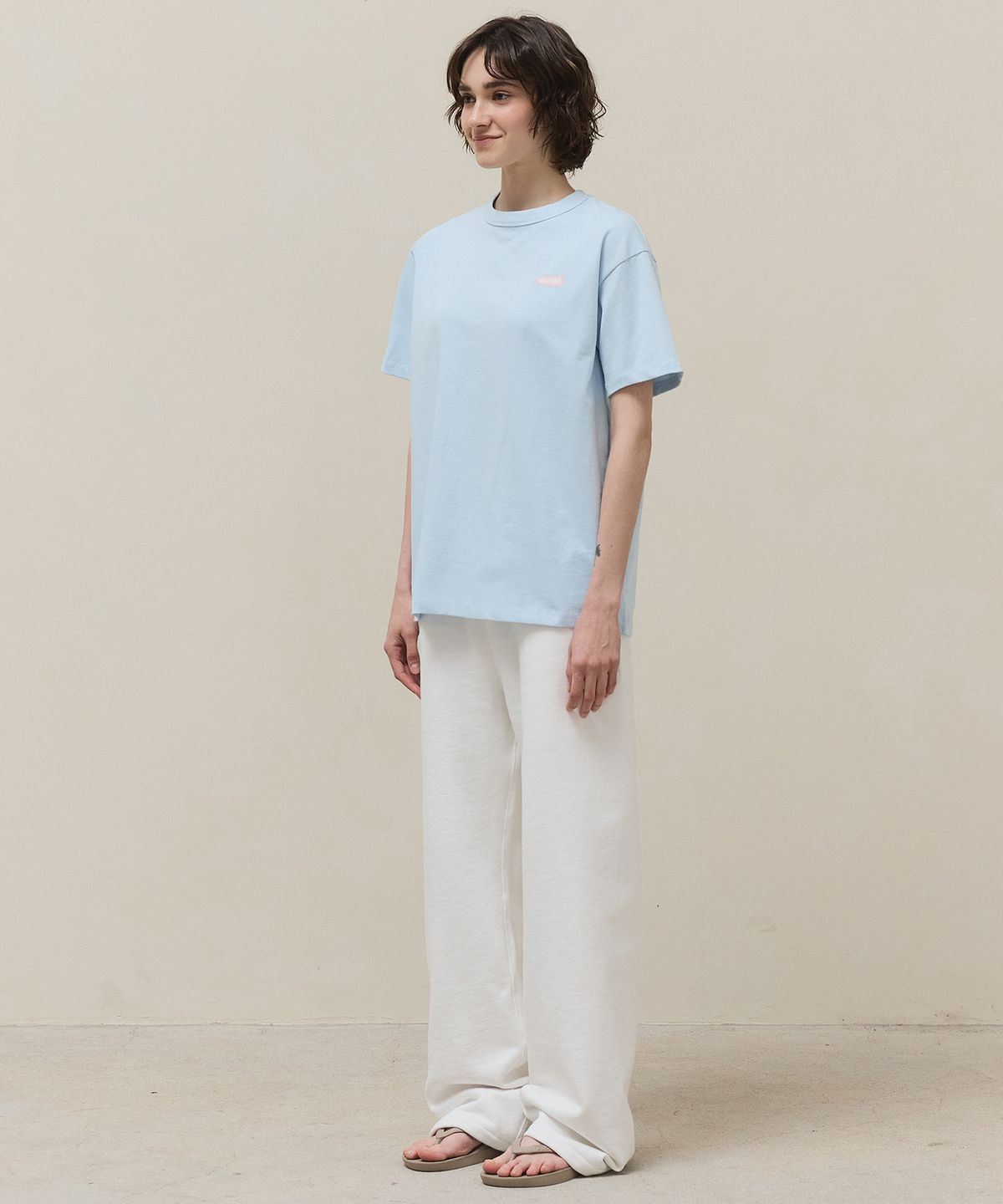 마티레(MTTIRÉ) Stichi Logo T-shirt / Sky Blue