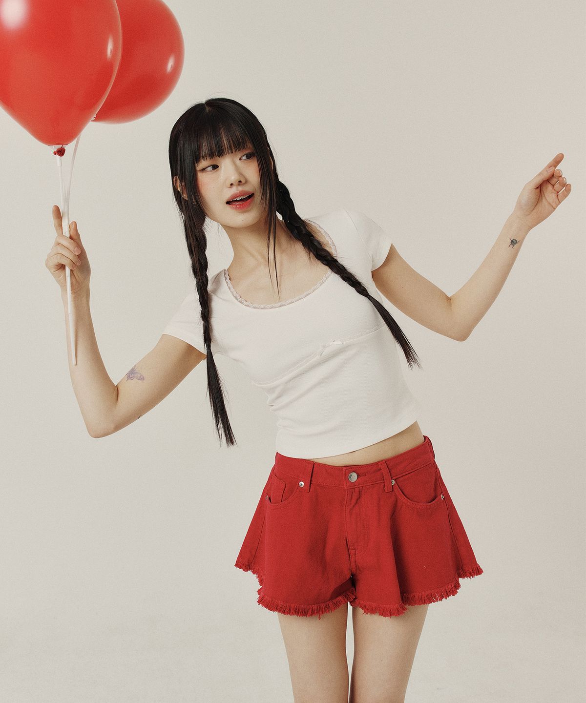 꾸아페(QUAFE) LACE U-NECK SLIM T-SHIRT_white