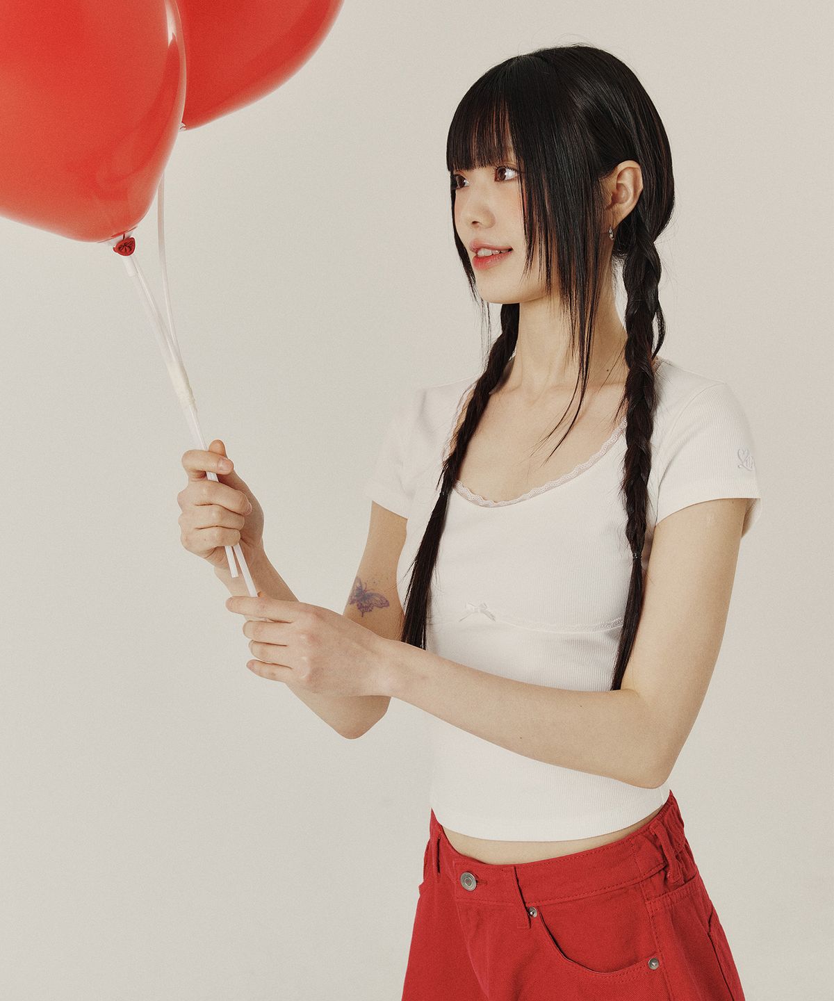 꾸아페(QUAFE) LACE U-NECK SLIM T-SHIRT_white