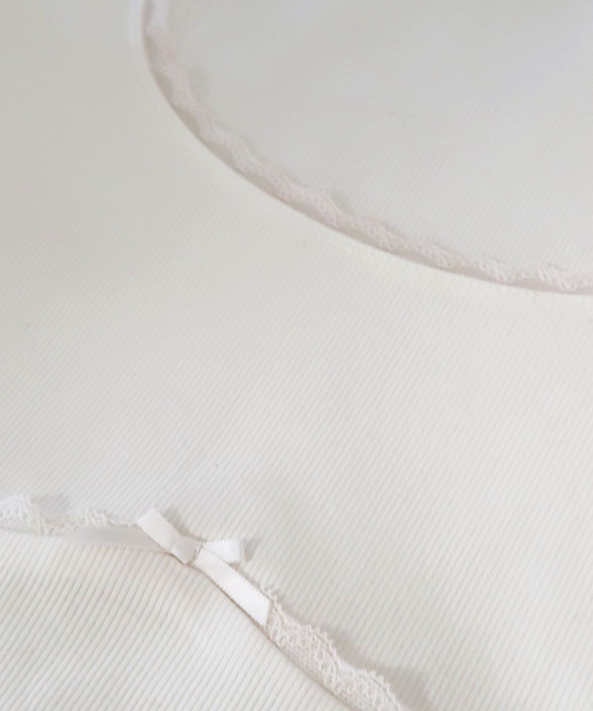 꾸아페(QUAFE) LACE U-NECK SLIM T-SHIRT_white