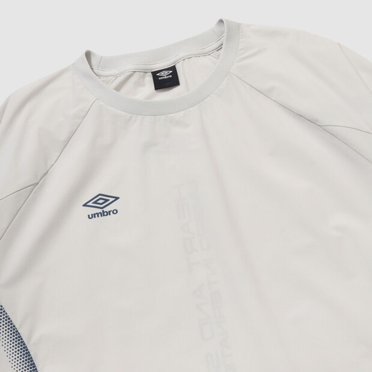 엄브로(UMBRO) [COOLING] 슬로우킥 냉감 긴팔 피스테 라이트 그레이 UR221SWT52