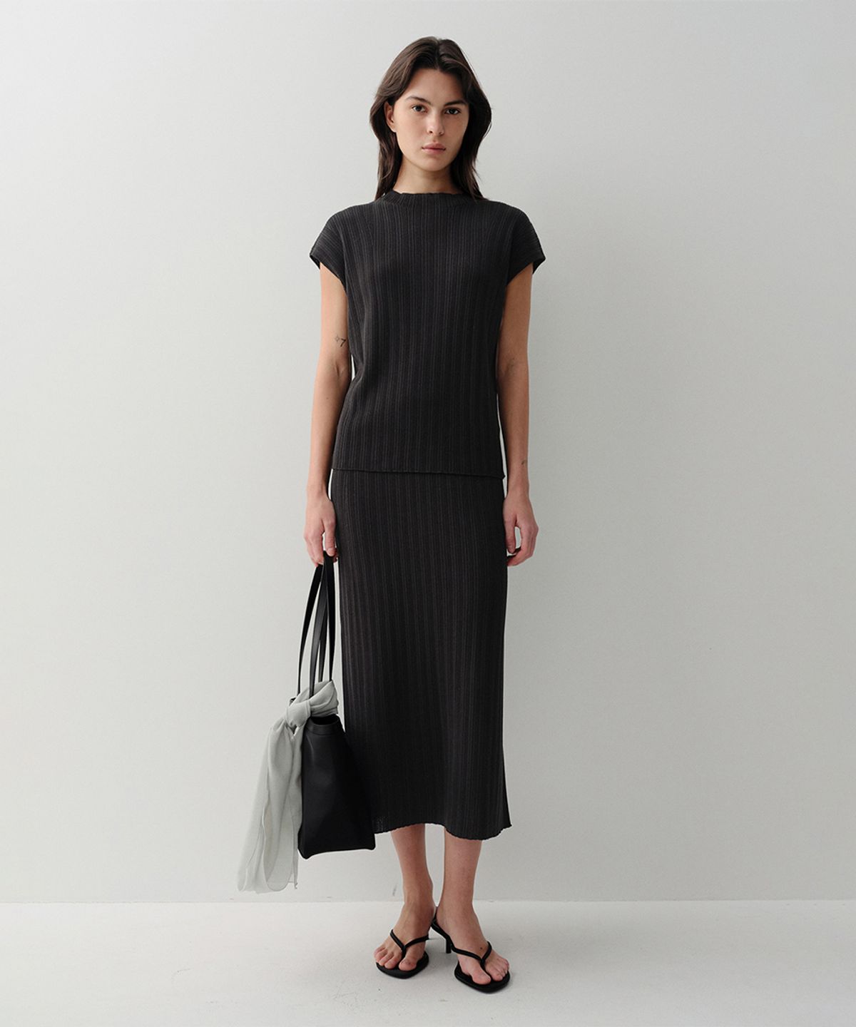 이아(EAAH) MOI PLEATS KNIT TOP (BLACK)