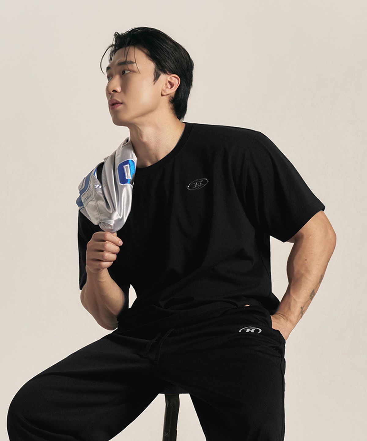 본투윈(BORN TO WIN) SILVER B BASIC T-SHIRTS [BLACK]