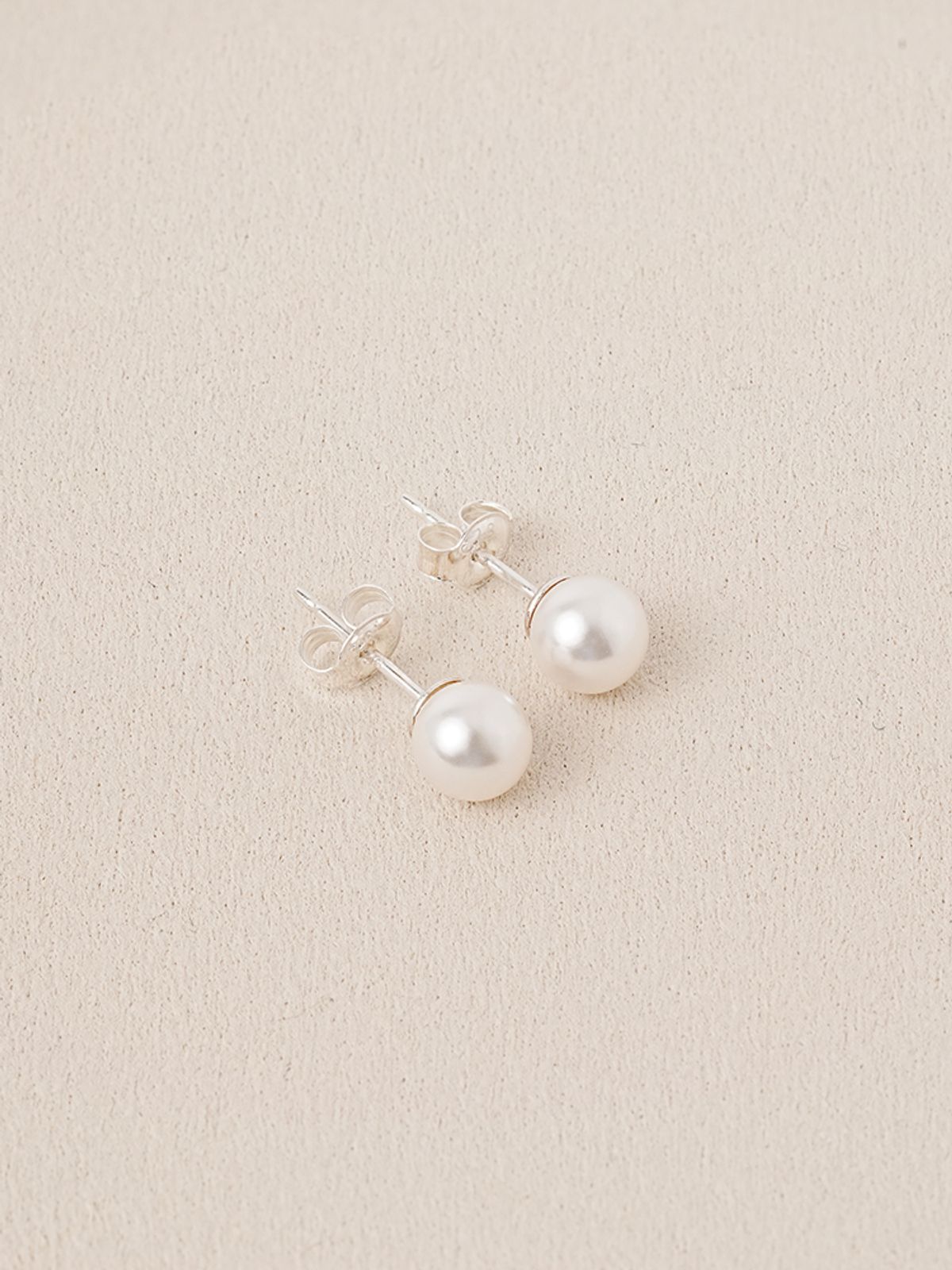 미니멀피어싱(MINIMALPIERCING) 925 실버 스와로브스 진주 귀걸이 6mm