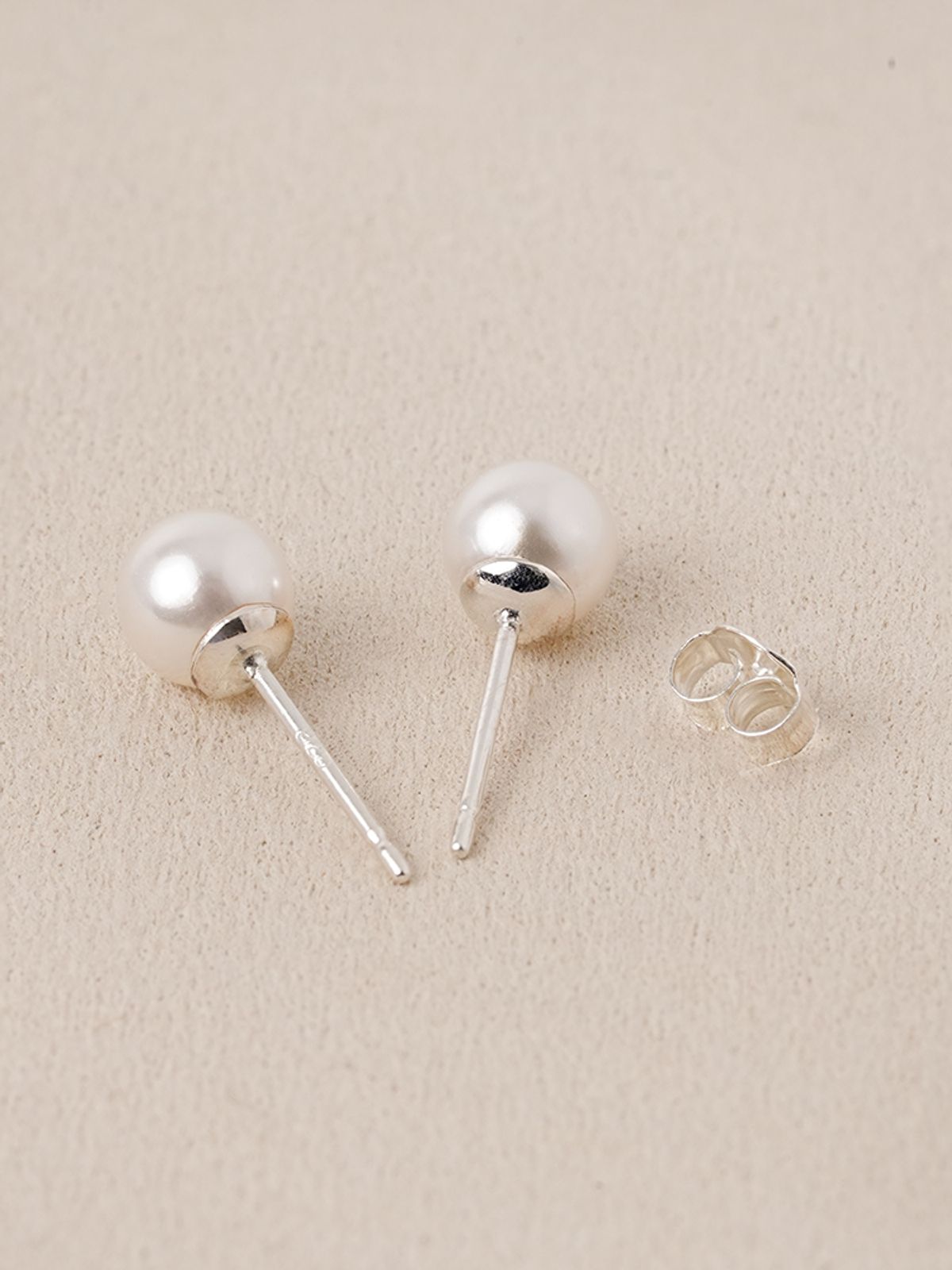 미니멀피어싱(MINIMALPIERCING) 925 실버 스와로브스 진주 귀걸이 6mm