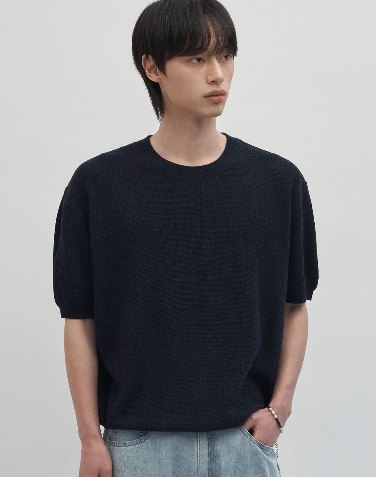 워크온바디오프(WORK ON BODY OFF) 이지온 세미 오버핏 라운드넥 반팔 니트 [네이비]