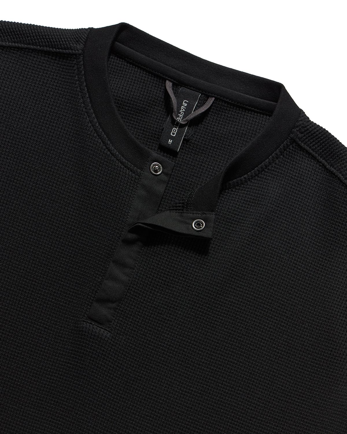 언어펙티드 에센셜(UNAFFECTED ESSENTIAL) HENLEY NECK T-SHIRT / BLACK