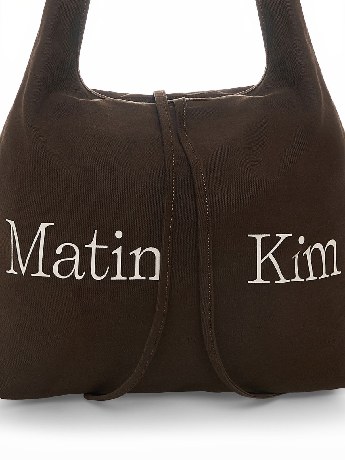 마뗑킴(MATIN KIM) LOGO POINT ROUND ECOBAG IN KHAKI BROWN