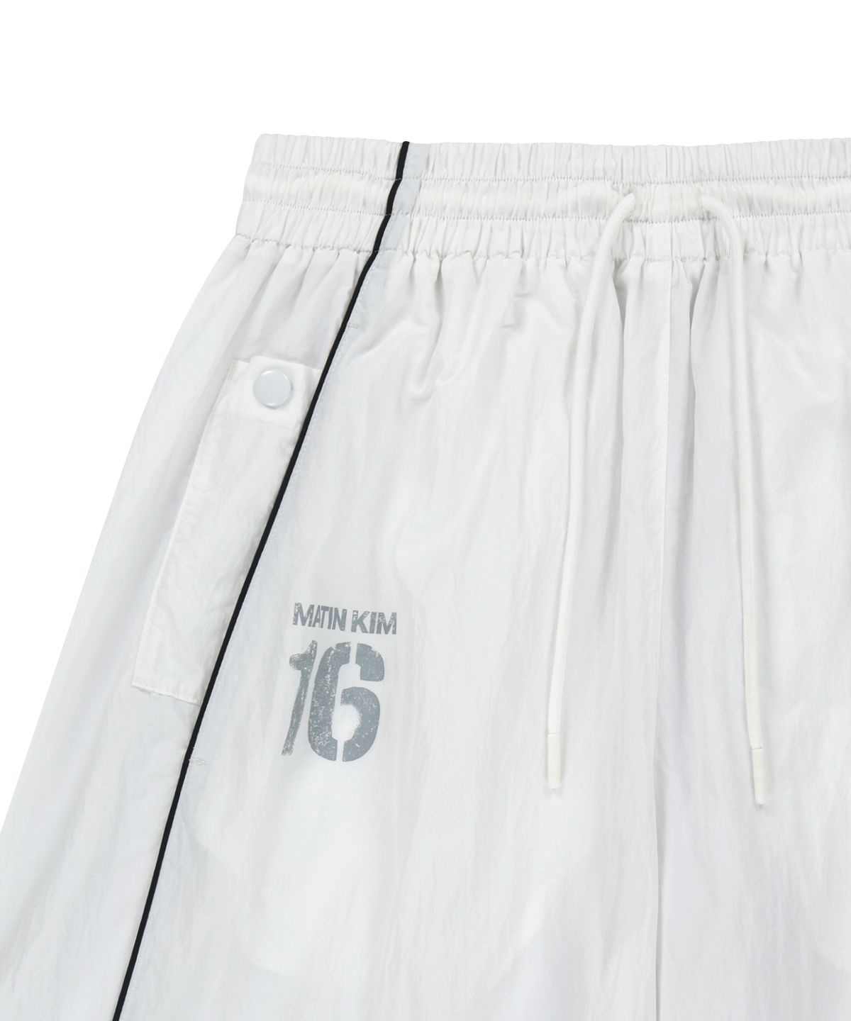 마뗑킴(MATIN KIM) MATIN 16 LOGO TRACK PANTS IN WHITE
