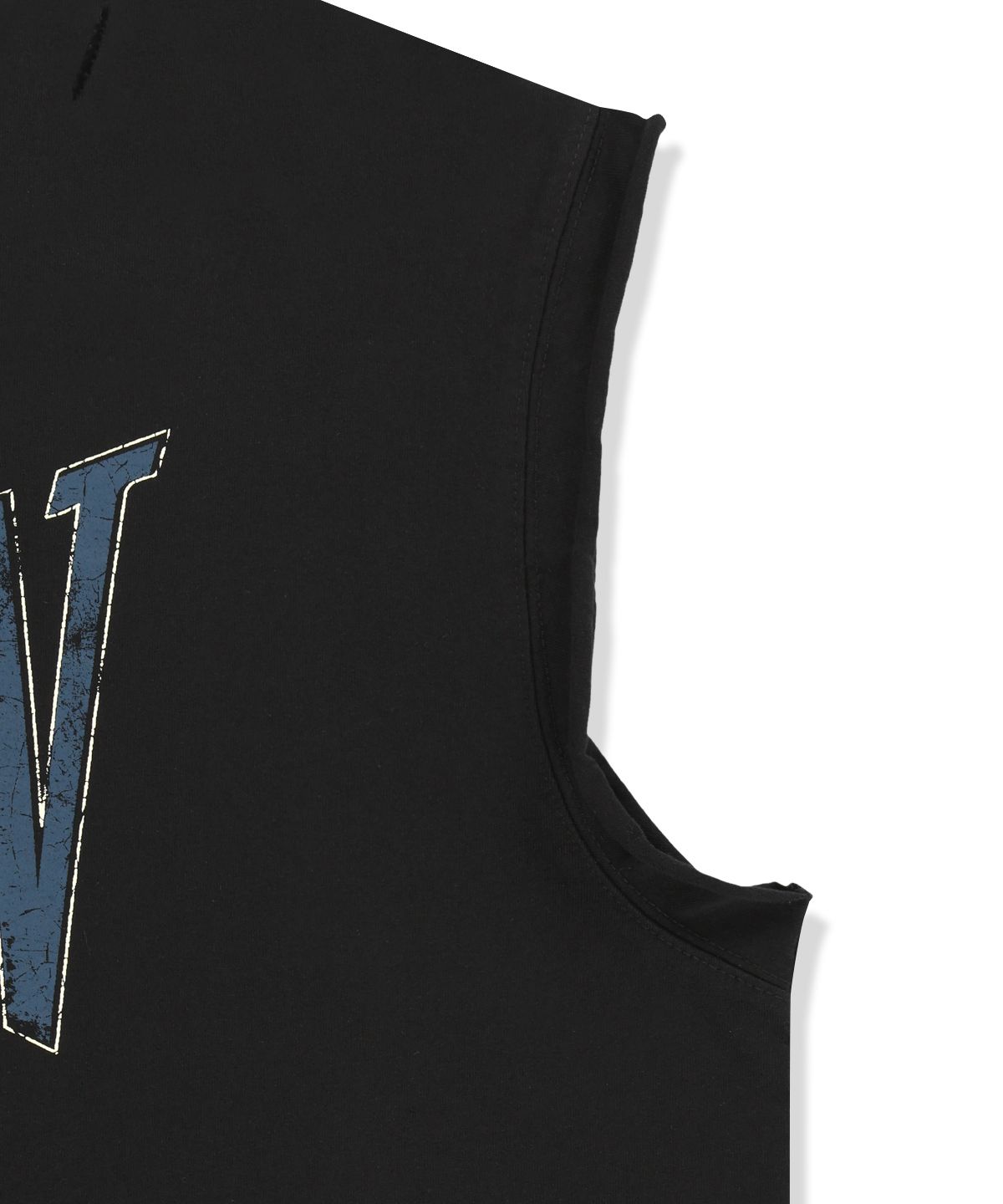 마뗑킴(MATIN KIM) RAW EDGE CUT OUT SLEEVELESS TOP FOR MEN IN BLACK
