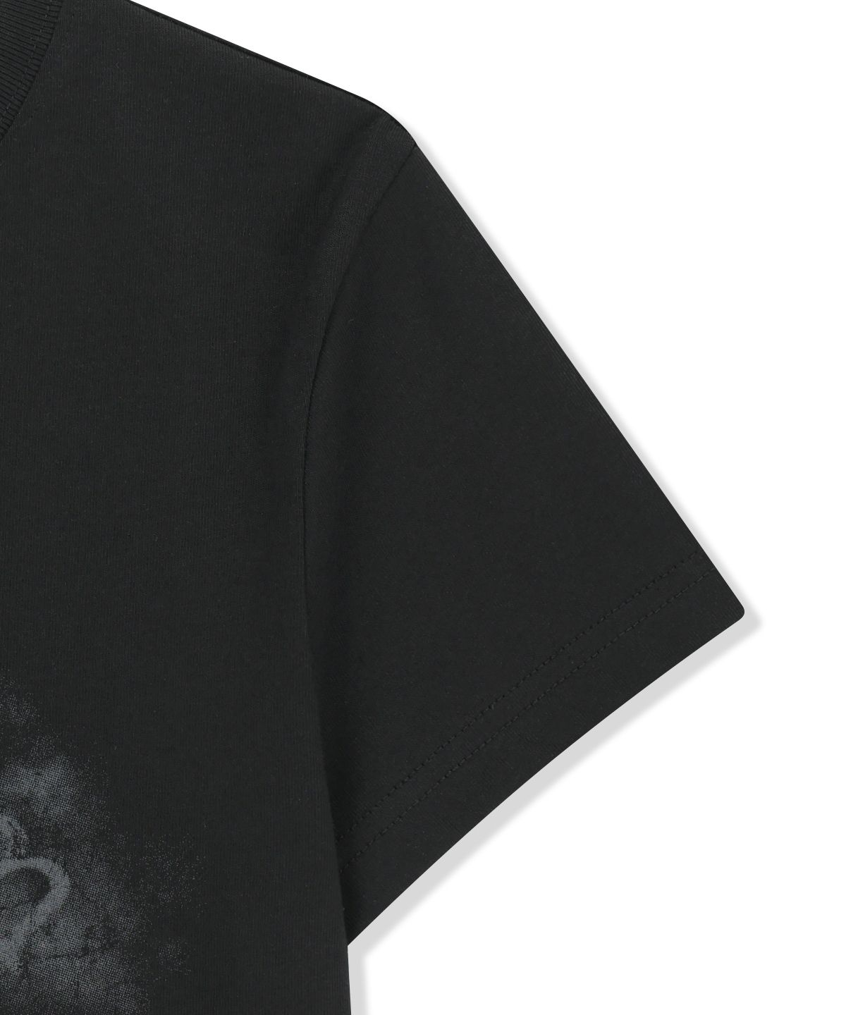 마뗑킴(MATIN KIM) MATIN KIM ARCH LOGO CROP TOP IN BLACK