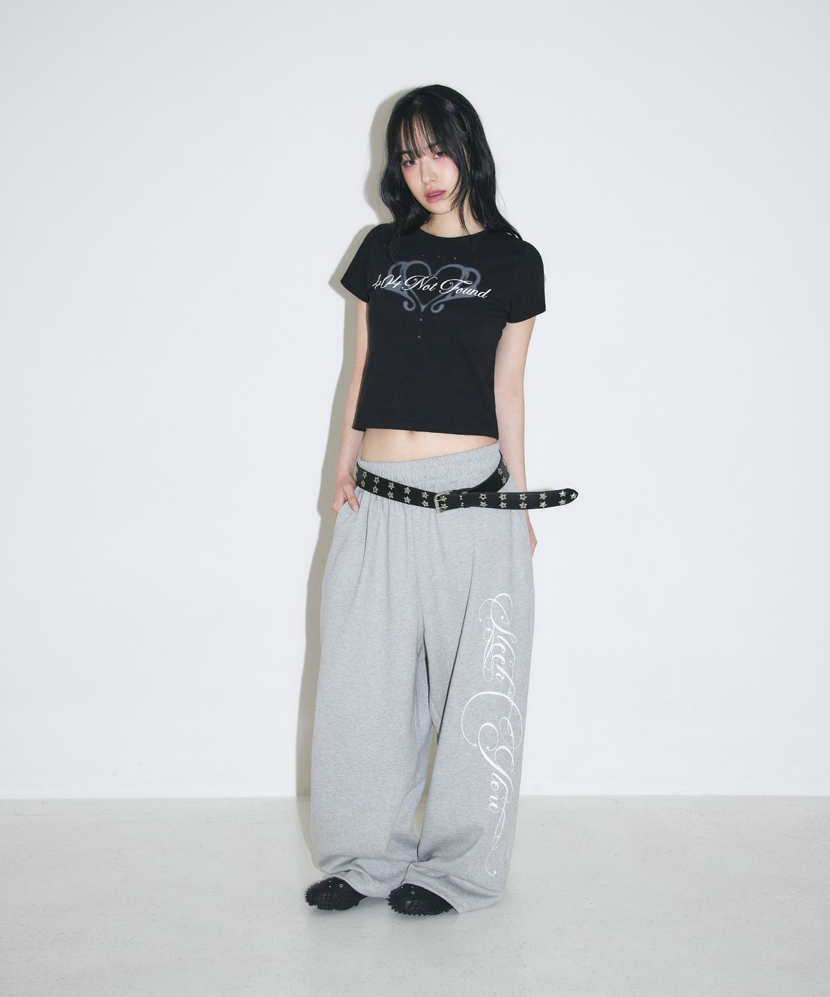 슬릭글로우(SLEEKGLOW) 404 스터드 슬림 티셔츠[블랙]