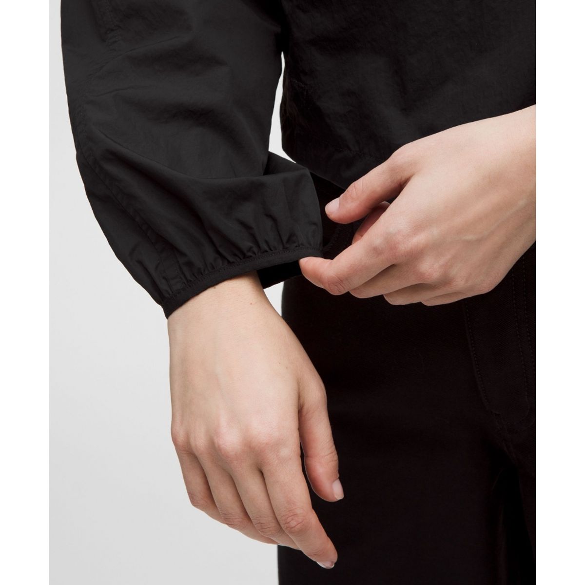 룰루레몬(LULULEMON) 스쿠바 크롭 아노락 *에볼브  BLK