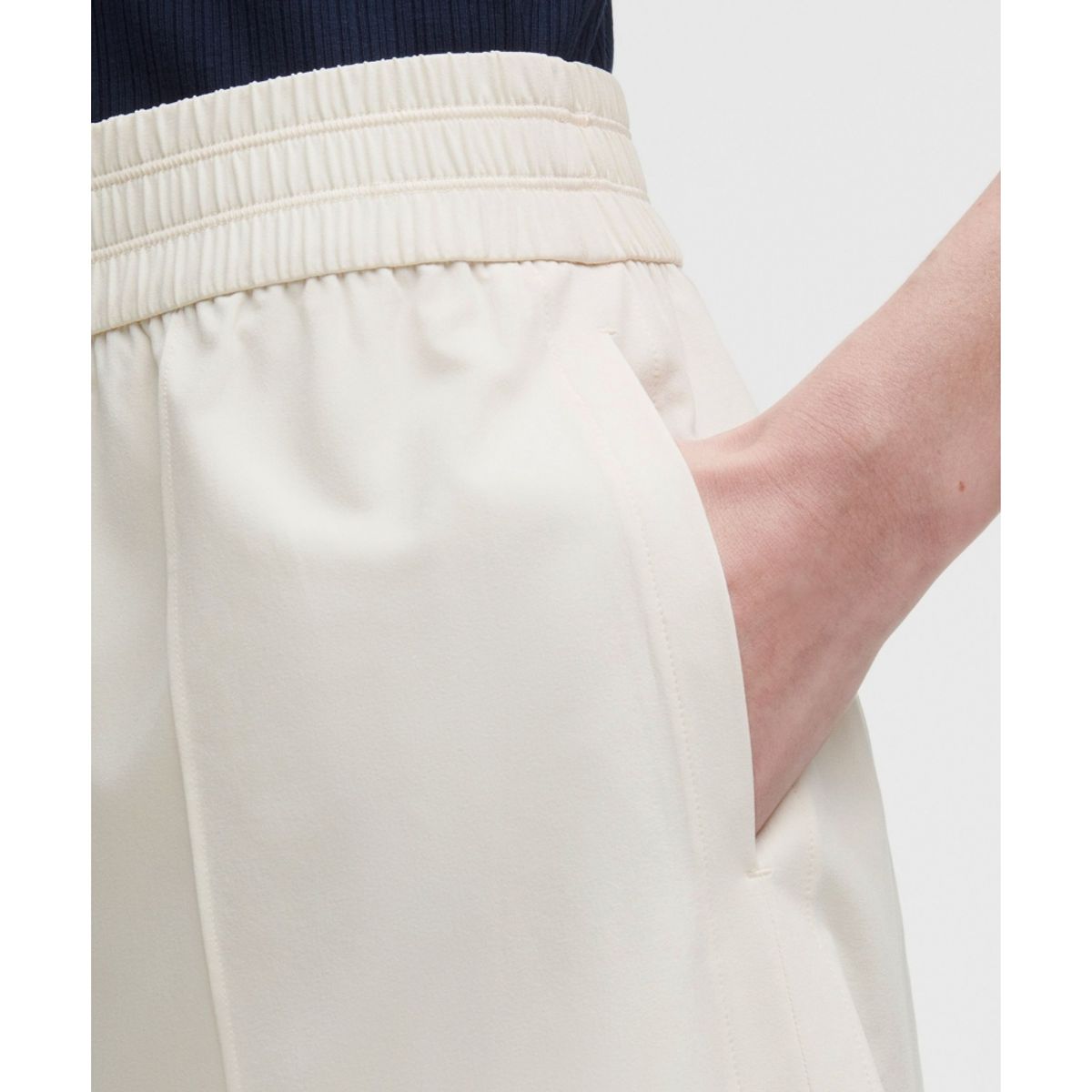 룰루레몬(LULULEMON) 브리즐리 미드라이즈 쇼츠 6inch  LTIV