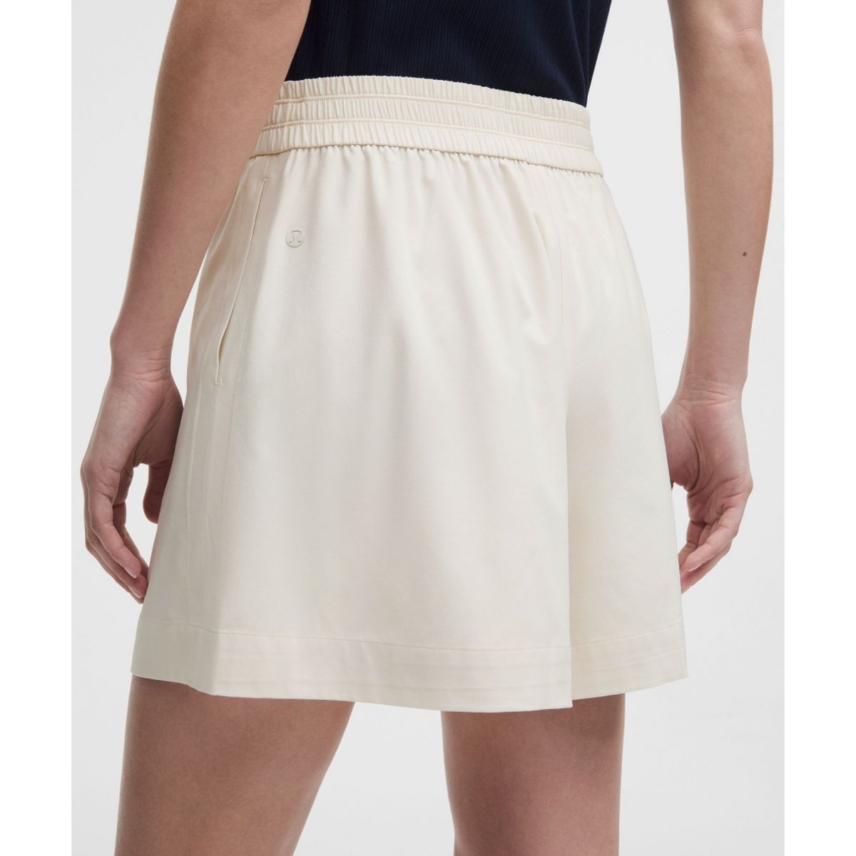 룰루레몬(LULULEMON) 브리즐리 미드라이즈 쇼츠 6inch  LTIV