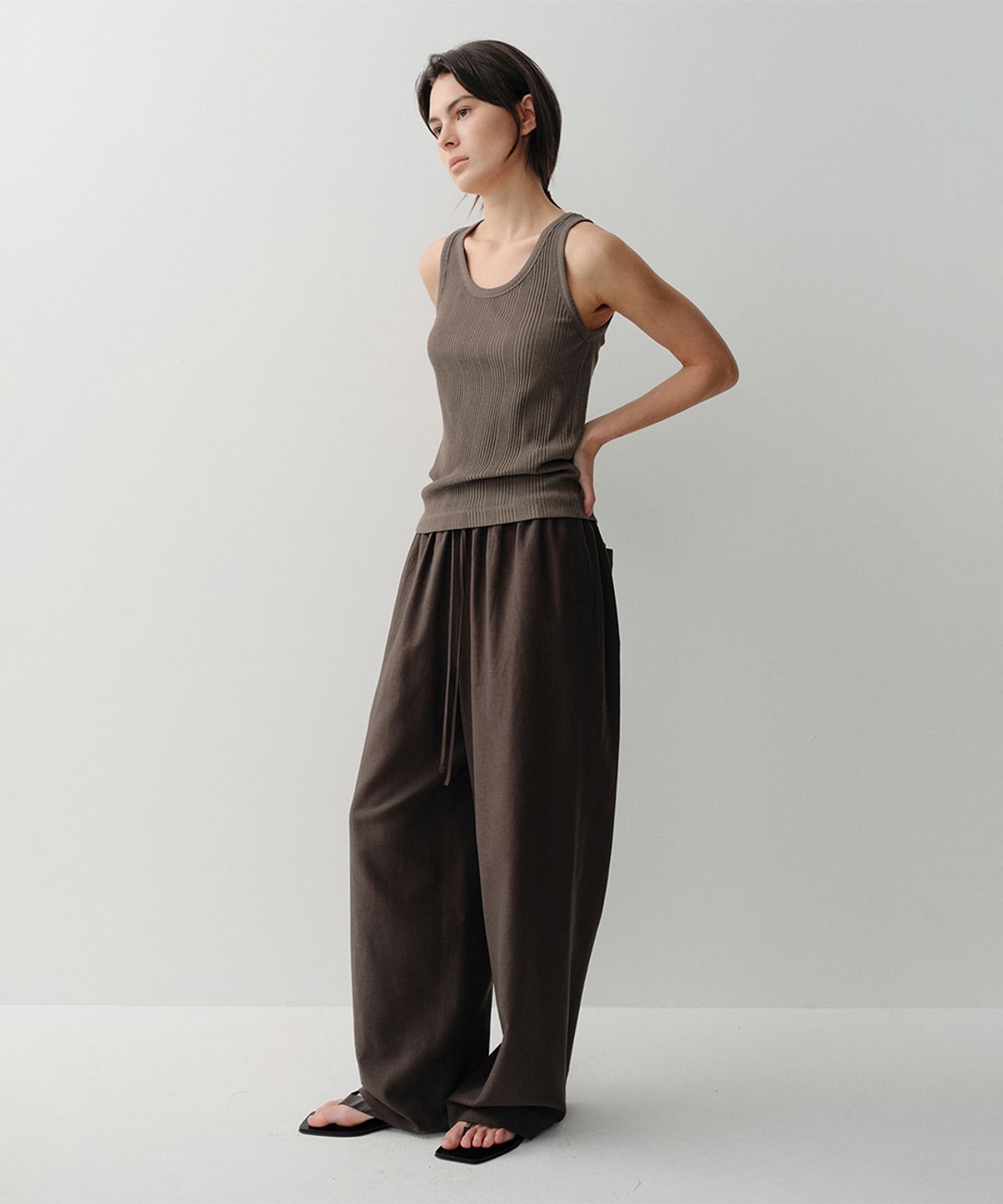 이아(EAAH) LINEN STRING PANTS (BROWN)