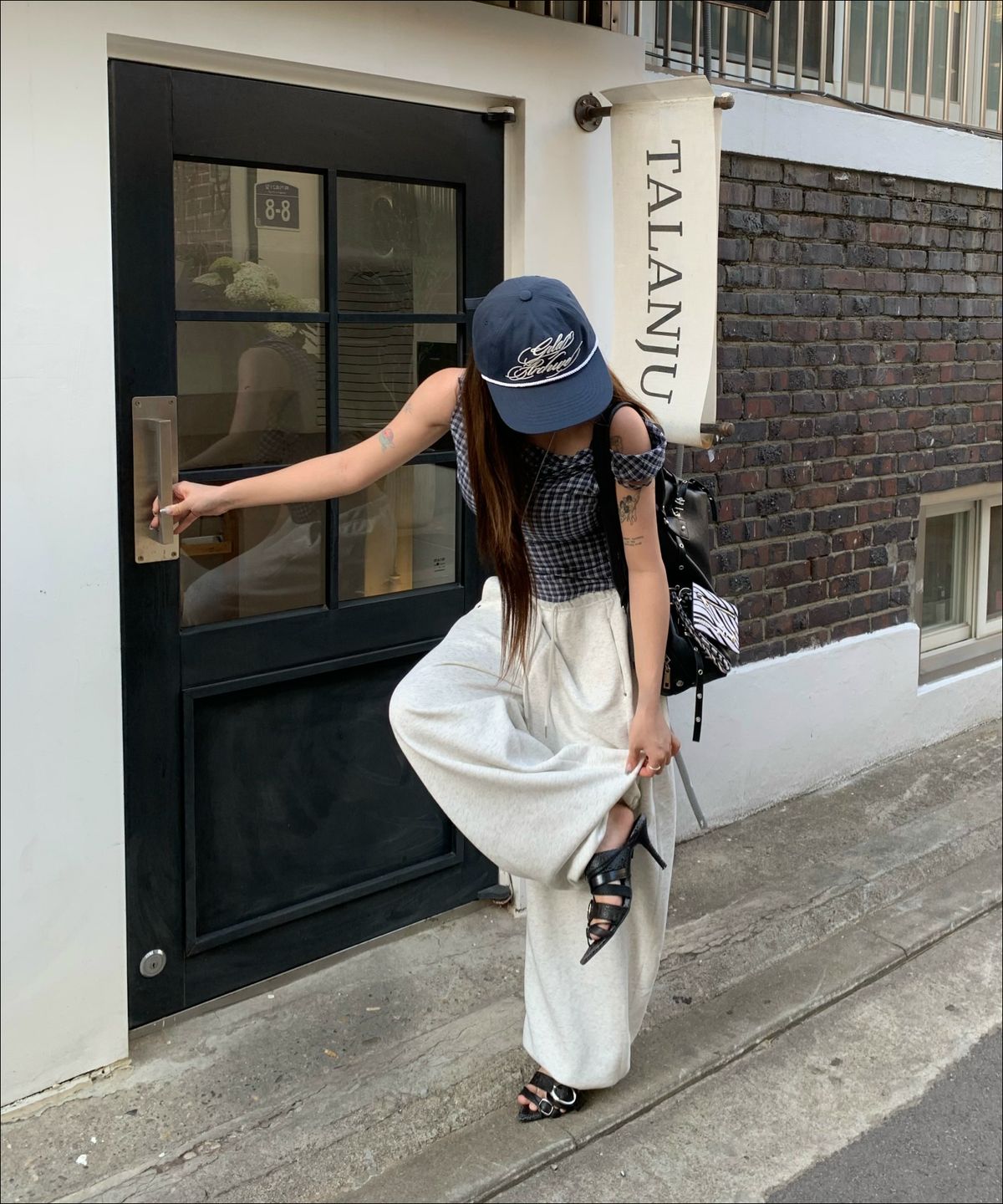 미쏘(MIXXO) 원숄더 블라우스_MIWBWG619G