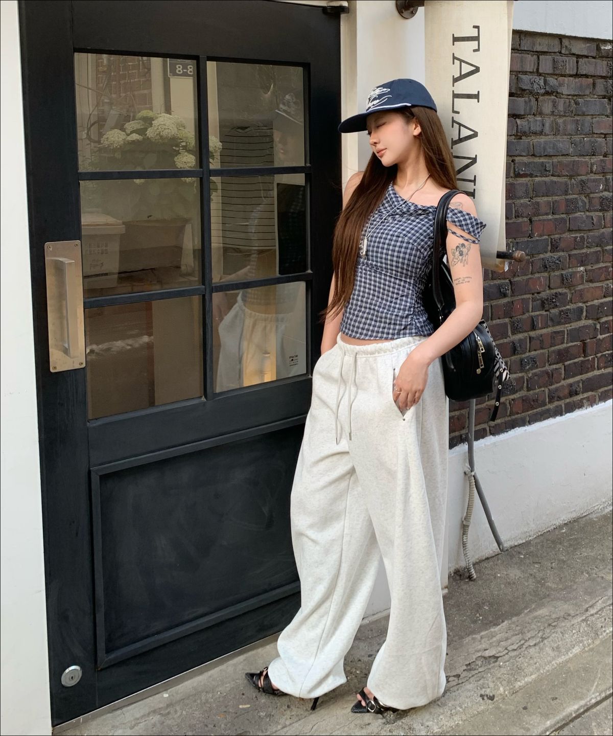 미쏘(MIXXO) 원숄더 블라우스_MIWBWG619G