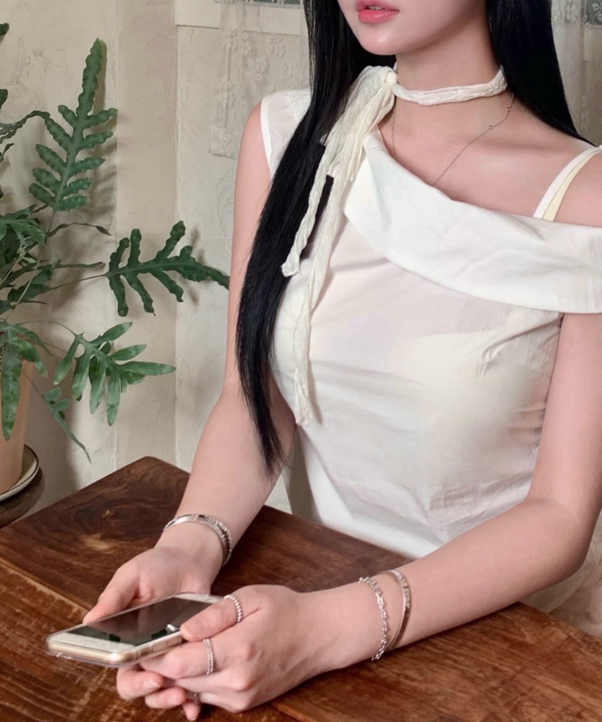 미쏘(MIXXO) 원숄더 블라우스_MIWBWG619G