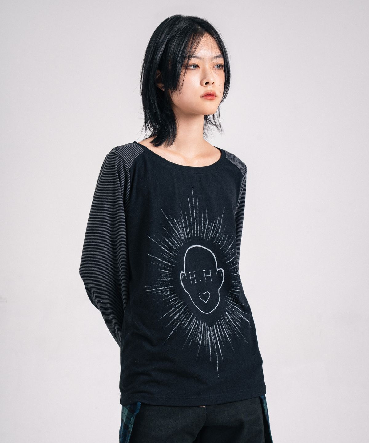 히피하우스(HIPPIE HAUS) Gray Stripe Sleeve T-shirt w. H.H Print
