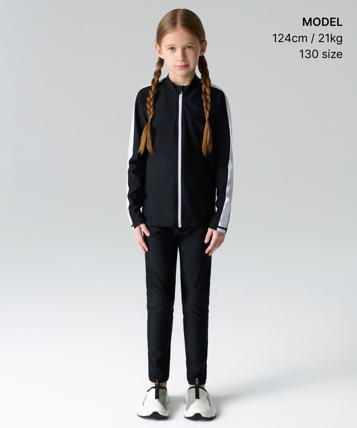 무신사 스탠다드 키즈(MUSINSA STANDARD KIDS) 볼드 라인 워터 래쉬가드 & 워터 레깅스 셋업 [블랙/화이트]