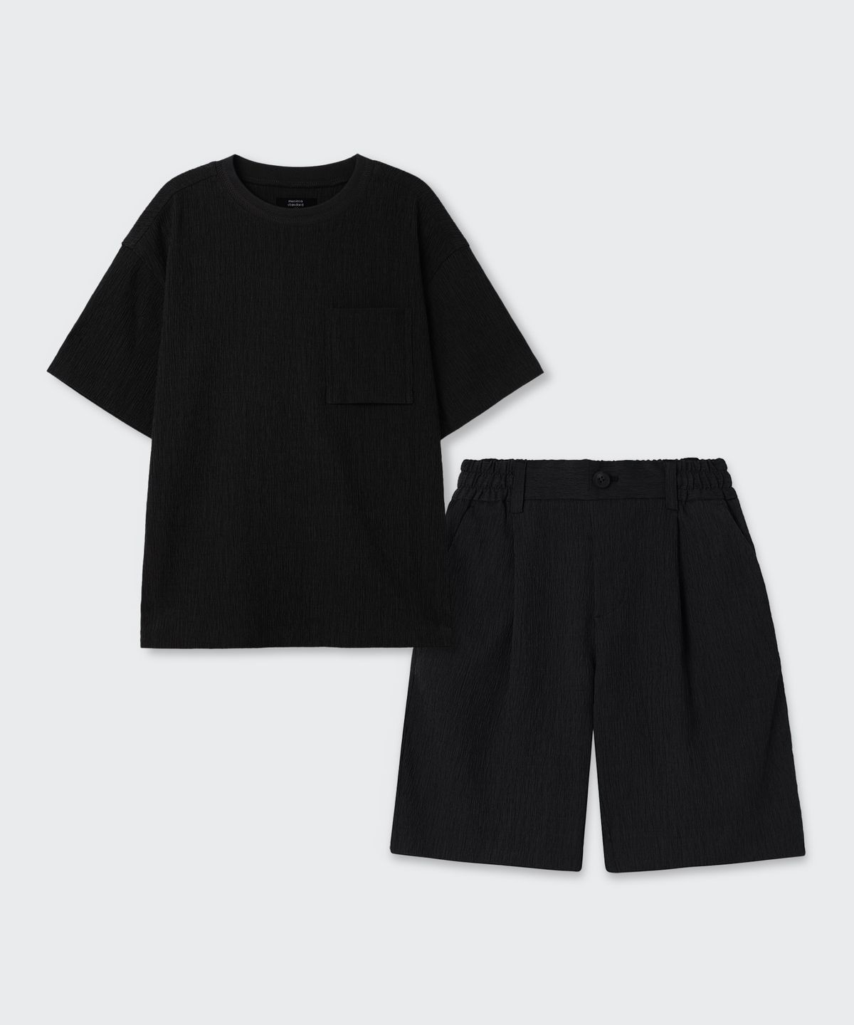 무신사 스탠다드 키즈(MUSINSA STANDARD KIDS) 크링클 오버사이즈 우븐 티셔츠 & 크링클 원 턱 와이드 밴딩 쇼츠 셋업 [블랙]