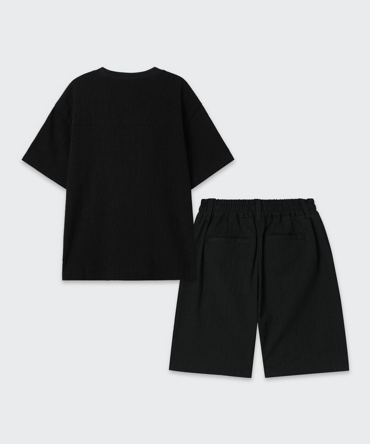 무신사 스탠다드 키즈(MUSINSA STANDARD KIDS) 크링클 오버사이즈 우븐 티셔츠 & 크링클 원 턱 와이드 밴딩 쇼츠 셋업 [블랙]