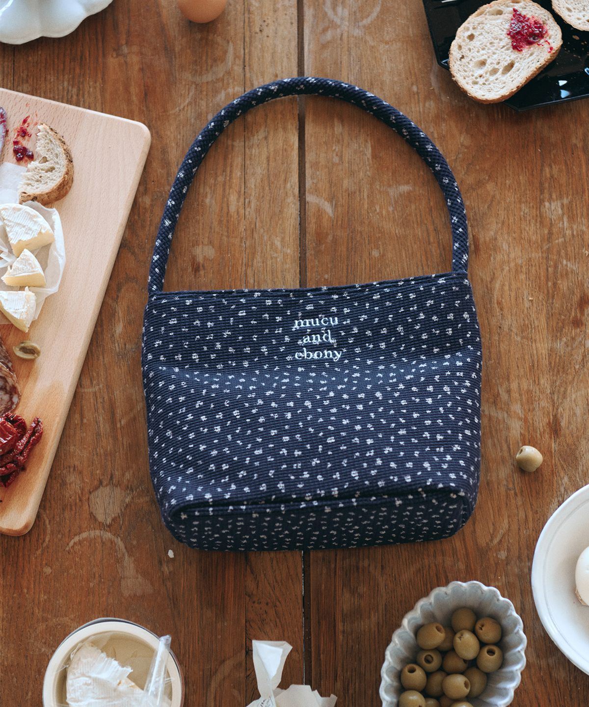 무쿠앤에보니(MUCU AND EBONY) Nearest Bag _ Flower Navy